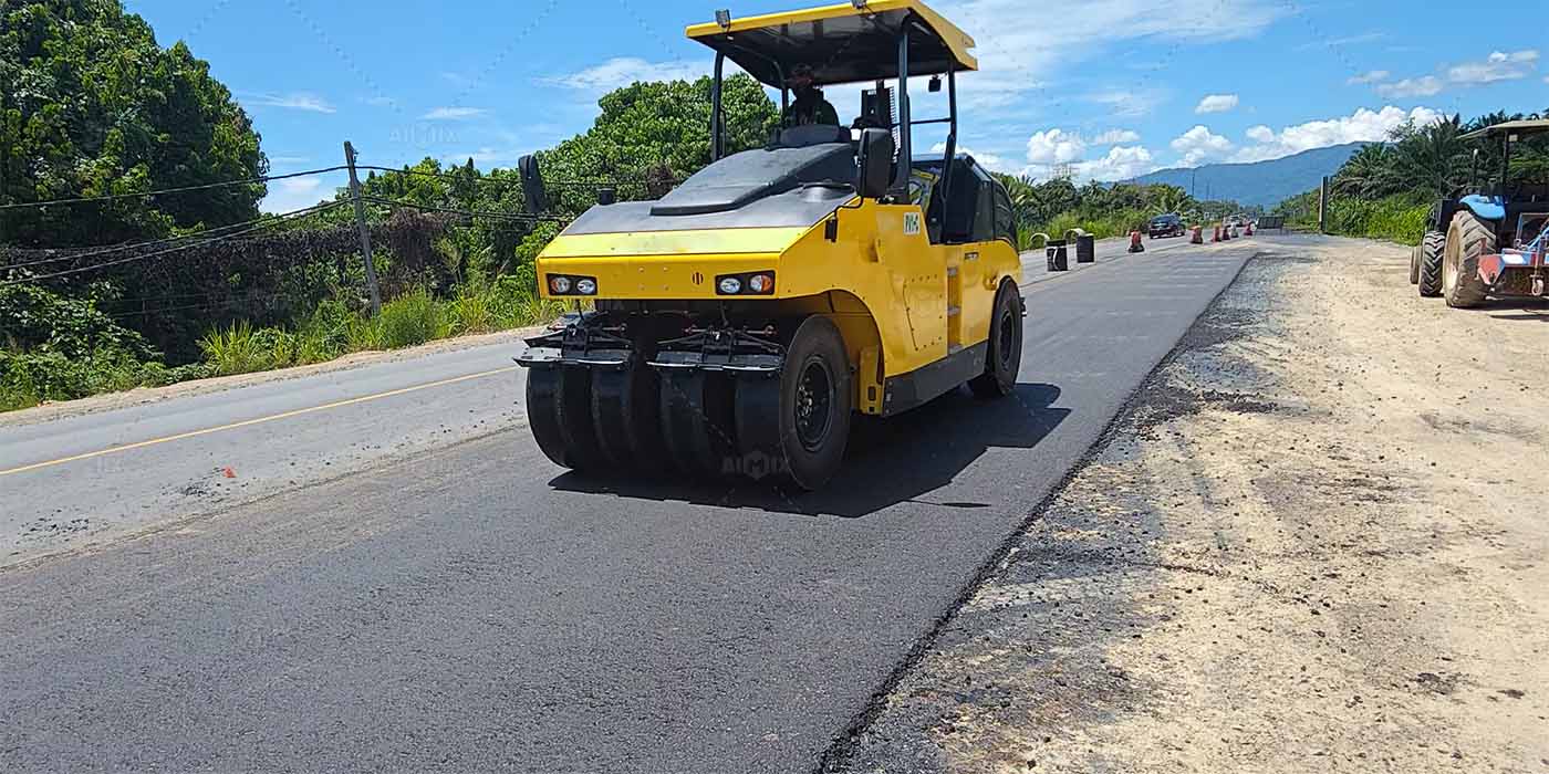 the finished asphalt aggregates applied for road paving